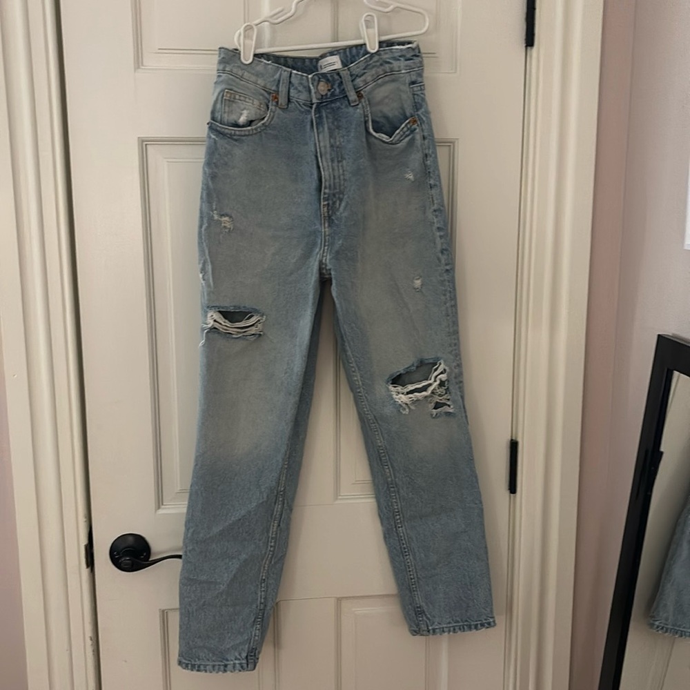 Light wash straight leg ripped jeans